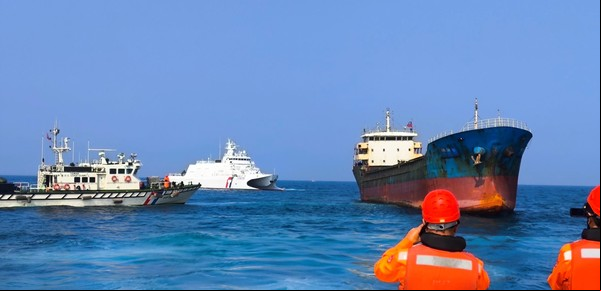 Taiwán detuvo a un barco con ocho tripulantes chinos: sospechan que cortaron un cable submarino clave