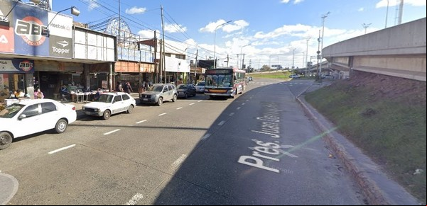Un gendarme esperaba el colectivo para volver a su casa, lo asaltaron y mató a uno de los ladrones