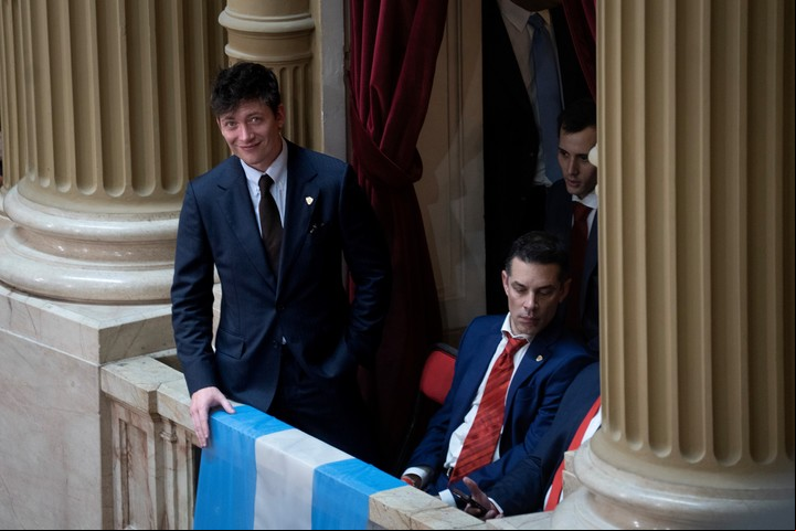 Santiago Caputo y el viceministro de Justicia Sebastián Amerio. Foto: Xinhua.