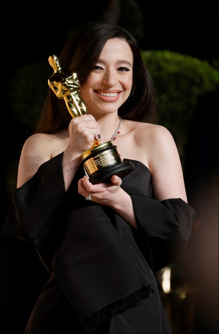 Mikey Madison, la cara de la felicidad. Ganó el Oscar a Mejor actriz por "Anora". Foto: Reuters/Danny Moloshok