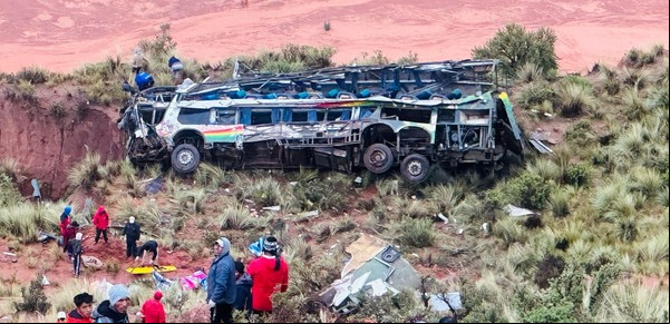 Al menos 25 muertos en nuevo accidente de carretera en Bolivia: suman más de 60 víctimas desde el sábado en la misma región