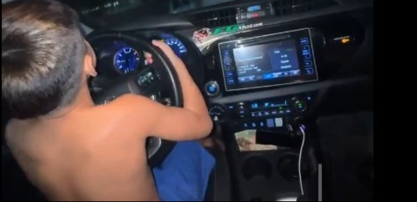 "Pegale una pisadita": filmó a su hijo de 7 años manejando de noche por José C. Paz, subió el video a las redes y le sacaron la licencia