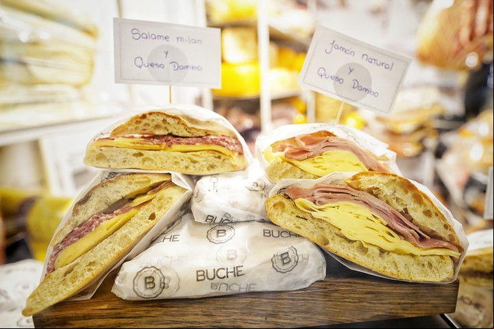 Los sándwiches de Buche en Devoto. Foto: Martín Bonetto.