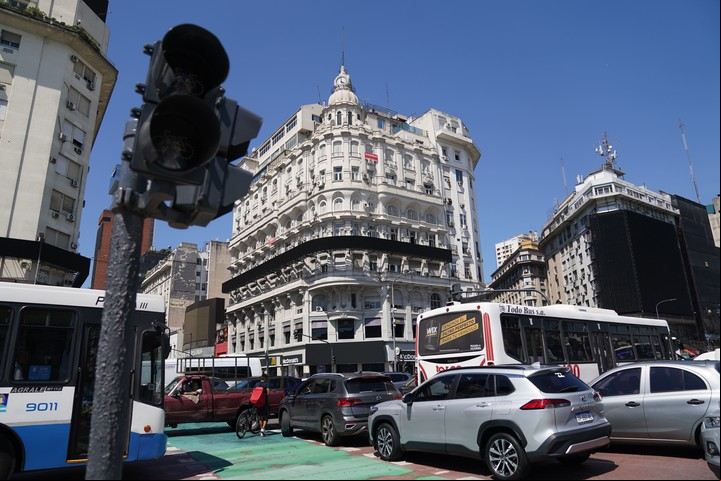 Por la falta de semáforos, las calles se transformaron en un caos para circular.
Foto: Juano Tesone