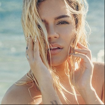 El perfume de Karol G: el lujo detrás de su fragancia exclusiva y su precio sorprendente