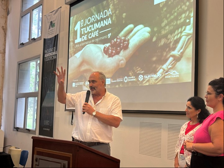 El productor, ex legislador y actual presidente del IDEP, Juan Casañas, ve una oportunidad para el café tucumano.