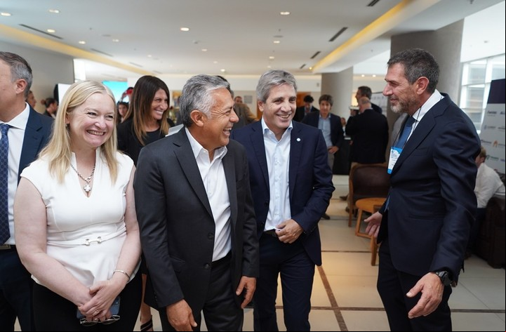 Alfredo Cornejo, gobernador de Mendoza, elogió a Luis Caputo.