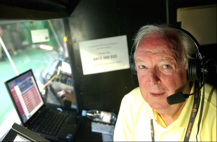 Fred Stolle en su faceta de comentarista de la televisión. Foto: EFE/EPA/ELIZABETH HANNA AUSTRALIA AND NEW ZEALAND OUT