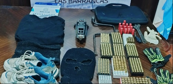 Noche de terror para un matrimonio de 86 y 91 años y su cuidadora en Martínez: un detenido por robar joyas, dinero y armas