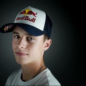 Valentín Perrone, el europibe que eligió correr para Argentina: nació en España y a los 17 años está a solo dos pasos de llegar al MotoGP