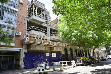 Detienen a cinco empresarios por una estafa inmobiliaria: vendieron hasta 6 veces un mismo departamento 