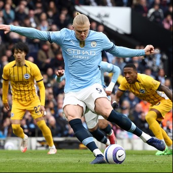 Erling Haaland marcó un récord pero el Manchester city volvió a decepcionar: empató con Brighton & Hove Albion y se complica en la tabla de la Premier League