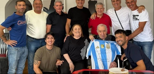 Carlos Bilardo cumplió 87 años: el regalo de 'los muchachos del 86' con Ruggeri, Burruchaga, Giusti, Islas y Garré