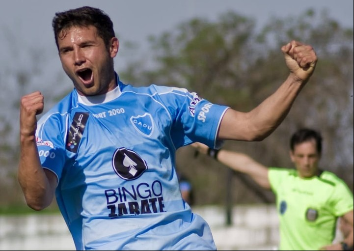 Adrián Martínez hizo 34 goles en 73 partidos con Defensores Unidos de Zárate.