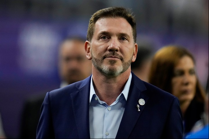 Alejandro Dominguez, presidente de la Conmebol, apuntado por Humbertito: "Es el peor de todos, con esa carita que tiene, te la va a poner en cualquier momento".
Foto: AP Photo/Julio Cortez.