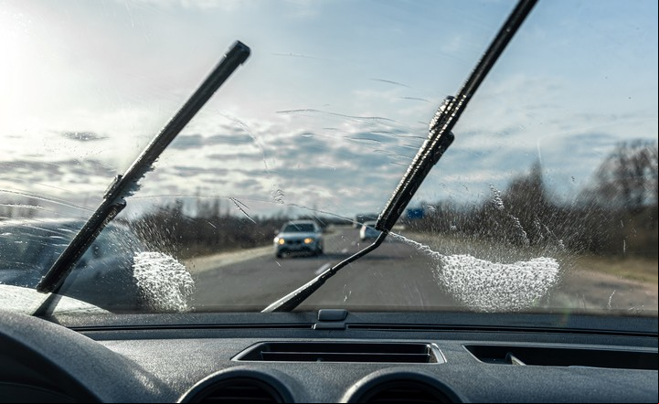 Las mujeres inventoras aportaron soluciones tecnológicas que impulsaron la evolución de los autos. Foto: Freepik.