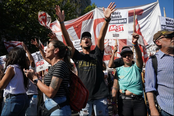 Así está la Plaza del Congreso a minutos del inicio de la marcha. Foto Emmanuel Fernández