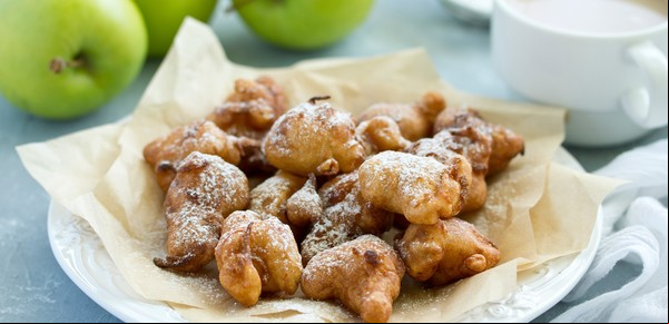 Cómo hacer buñuelos dulces: las recetas rellenos de manzana, de banana, sin huevo y más opciones para que salgan esponjosos y secos
