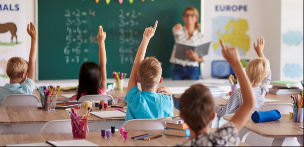 Cómo serán las escuelas del futuro según la Inteligencia Artificial