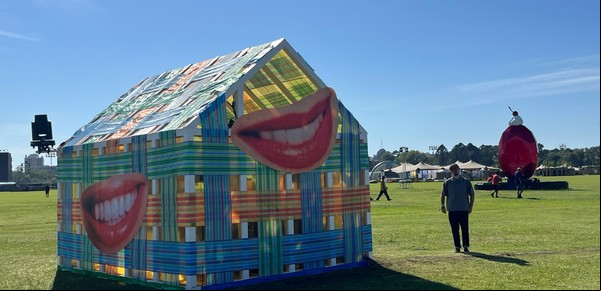 Esculturas gigantes y arte contemporáneo en el 10° aniversario de Lollapalooza