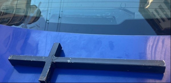 Detuvieron a un hombre que intentó golpear a una mujer con una cruz de hierro: es el mismo que robó la corona de la virgen de la Catedral de Córdoba