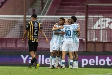 Racing luchó contra sus fantasmas y le ganó a Santamarina de Tandil en su debut en la Copa Argentina