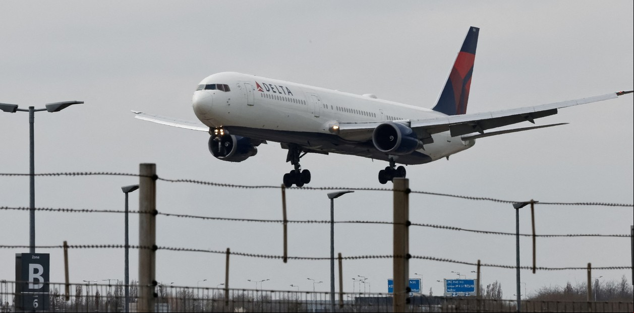 El cierre del aeropuerto de Heathrow: afirman que tenía energía para seguir funcionando y su mayor directivo se fue a dormir en medio del caos