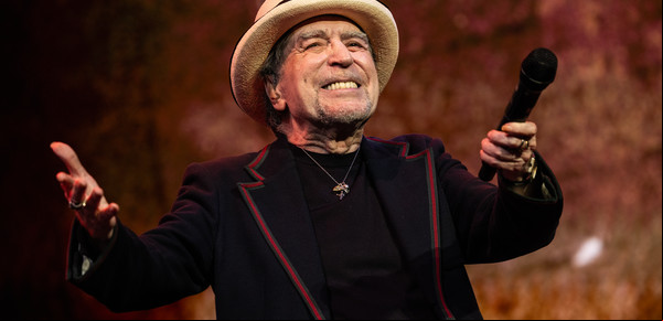 Joaquín Sabina comenzó a despedirse de la Argentina, en un show cargado de hits y lágrimas de ambos lados del escenario