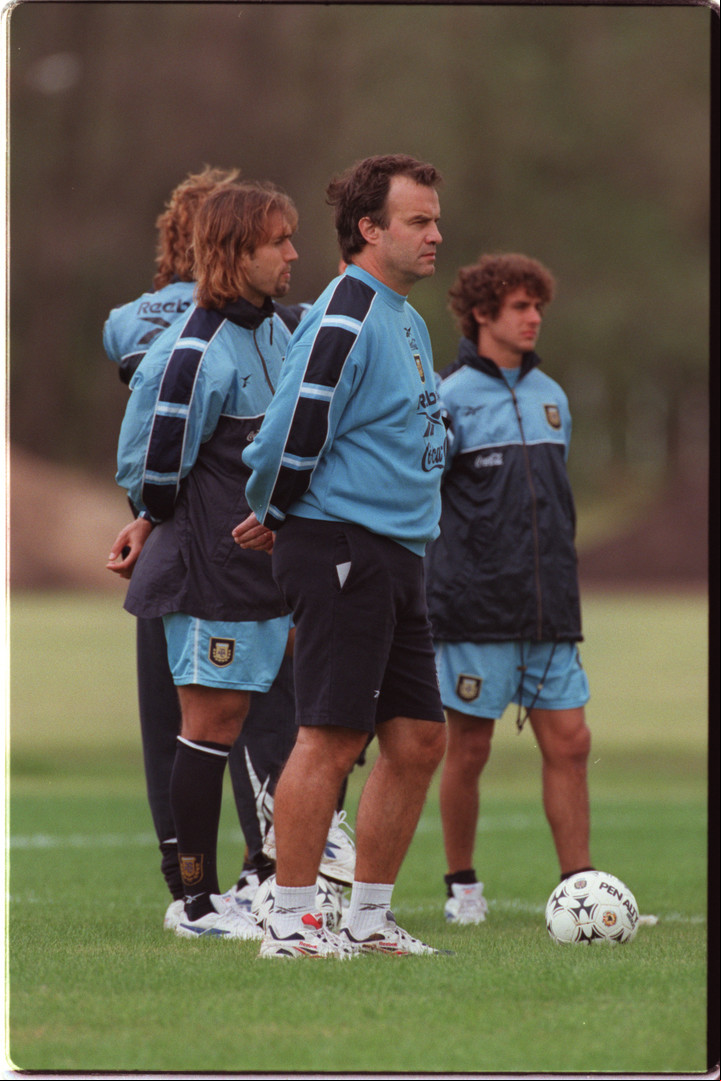 El equipo de Bielsa llegó cómodo al Mundial 2002 pero la historia fue amarga para la Selección.