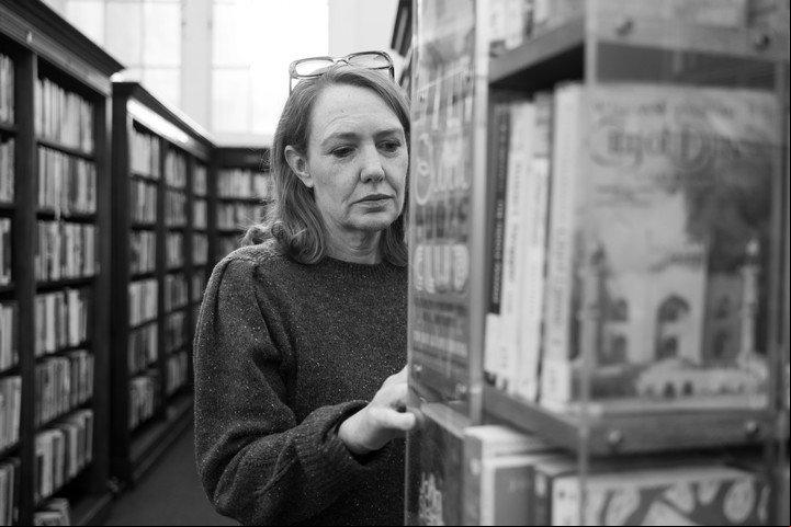 Paula Hawkins regresa a las librerías con La hora azul. Foto: Llorenç Osa, gentileza Editorial Planeta.
