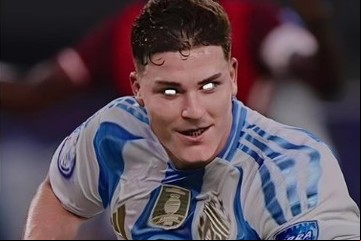 Julián Álvarez picó temprano a Brasil y estallaron los memes de la Araña en el clásico sudamericano