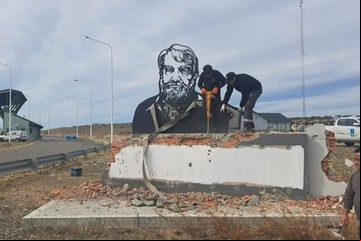 Monumento a Osvaldo Bayer: el sindicato de Vialidad Nacional pidió "perdón" por la demolición  
