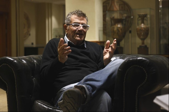 El escritor argentino Guillermo Saccomanno, ganador del Premio Alfaguara 2025 por 'Arderá el viento', en una entrevista con EFE con motivo de la publicación de la novela. EFE/Blanca Míllez