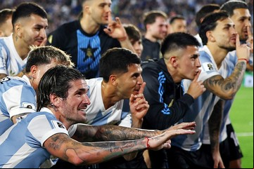 "Una Argentina hermosa contra el peor Brasil", "para qué habló Raphinha" y "nos gritaban 'ole' desde los 3 minutos": futbolistas y referentes brasileños, a los pies de la Scaloneta
