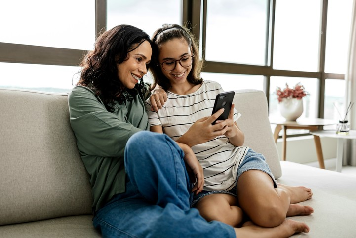 Kersz: la ESI también "permite cuestionar estereotipos de género, explorar las emociones propias y ajenas, y fomentar habilidades de comunicación saludable”. Foto: ilustración Shutterstock