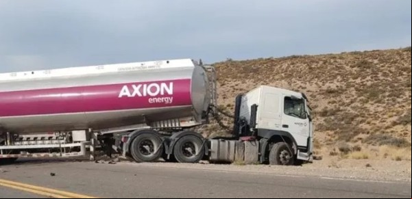 Insólito: volvieron a cortar el tránsito en la ruta 237 en la Patagonia por otro choque entre un auto y un camión