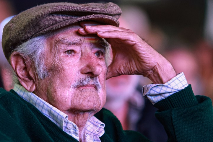 El expresidente presenció el acto en silla de ruedas desde la primera fila. Foto: EFE/Gastón Britos.