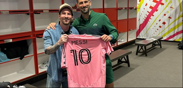 Lionel Messi estuvo en el Miami Open junto a Antonela Roccuzzo para ver la victoria de Novak Djokovic ante Dimitrov
