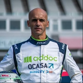 Mariano Pernía, el lateral que sufrió a Messi y hoy cumple un sueño postergado en el automovilismo antes de volver al fútbol como DT