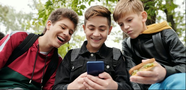 Cómo hablar sobre pornografía con tu hijo adolescente: claves para una conversación abierta y saludable