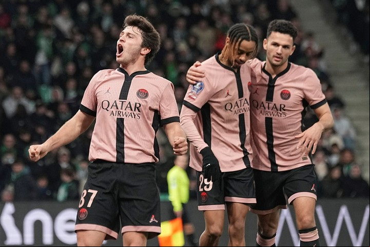 Joao Neves, uno de los nuevos que se adaptó rápido. Foto: AP Photo / Laurent Cirpiani.