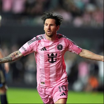 Lionel Messi volvió con todo, tardó 2 minutos en meter un golazo, festejó a lo Djokovic y el Inter Miami de Masche ya es líder e invicto de la MLS