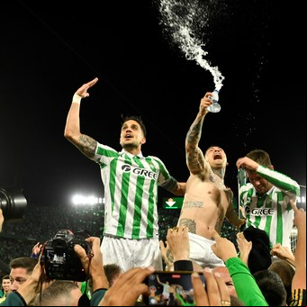 Betis rompió "la maldición del espejo roto" y le ganó a Sevilla tras siete años en un clásico andaluz que desborda pasión