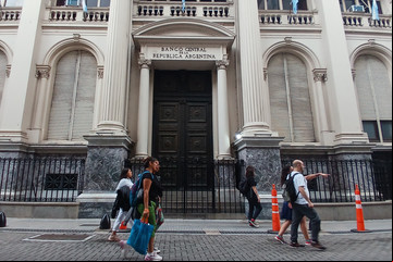 Balance cambiario: tras la salida del cepo un millón de personas compraron US$ 2.048 millones
