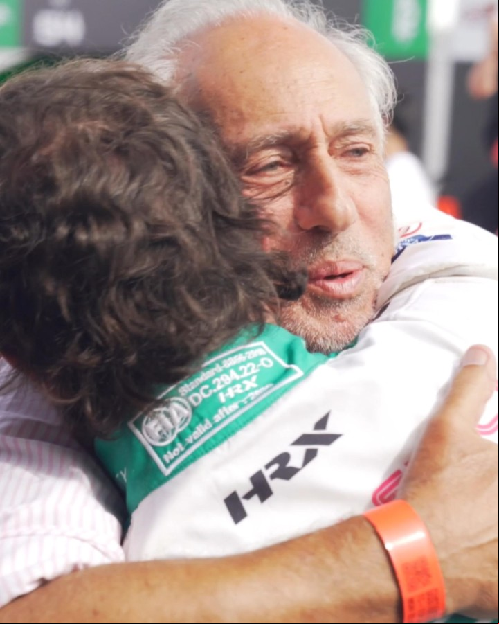 Valentín y su abuelo Gustavo. Gentiliza prensa