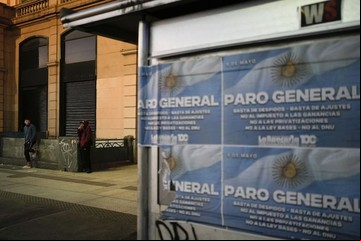 El paro del jueves reaviva la interna de la CGT y en la cúpula acusan a Barrionuevo de jugar para Milei