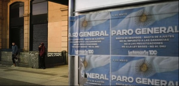 El paro del jueves reaviva la interna de la CGT y en la cúpula acusan a Barrionuevo de jugar para Milei