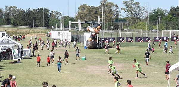 Cuatro clubes de fútbol de Primera se instalaron en el Oeste del GBA en busca de talentos