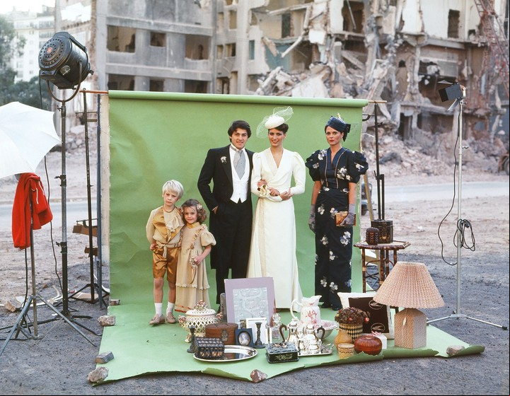 Performance. De la serie Mientras unos construyen otros destruyen (1979).