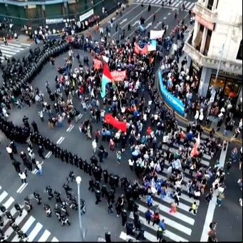 Tensión en otra marcha frente al Congreso: aplicaron el protocolo antipiquetes 